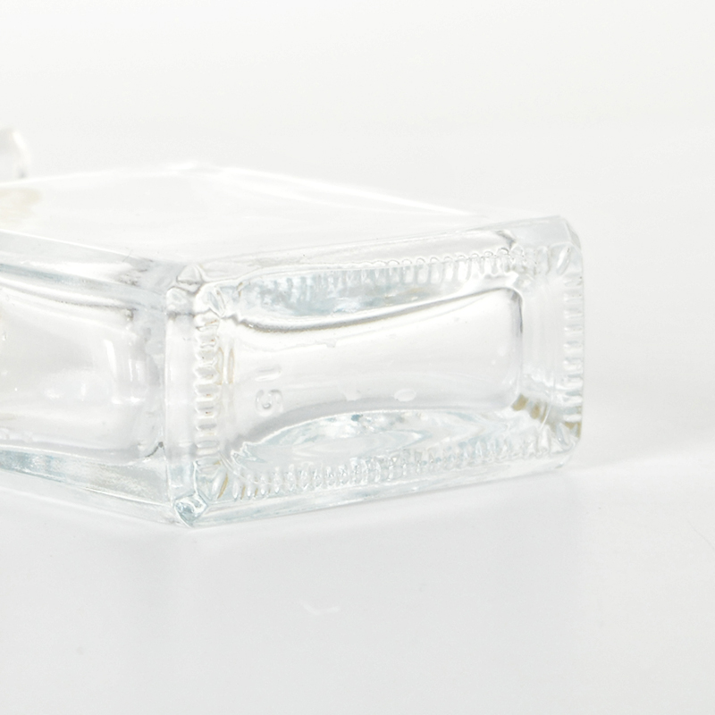 正方形の透明なふた付きの50mlの長方形の香水瓶、豪華な外観の厚い底の香水瓶